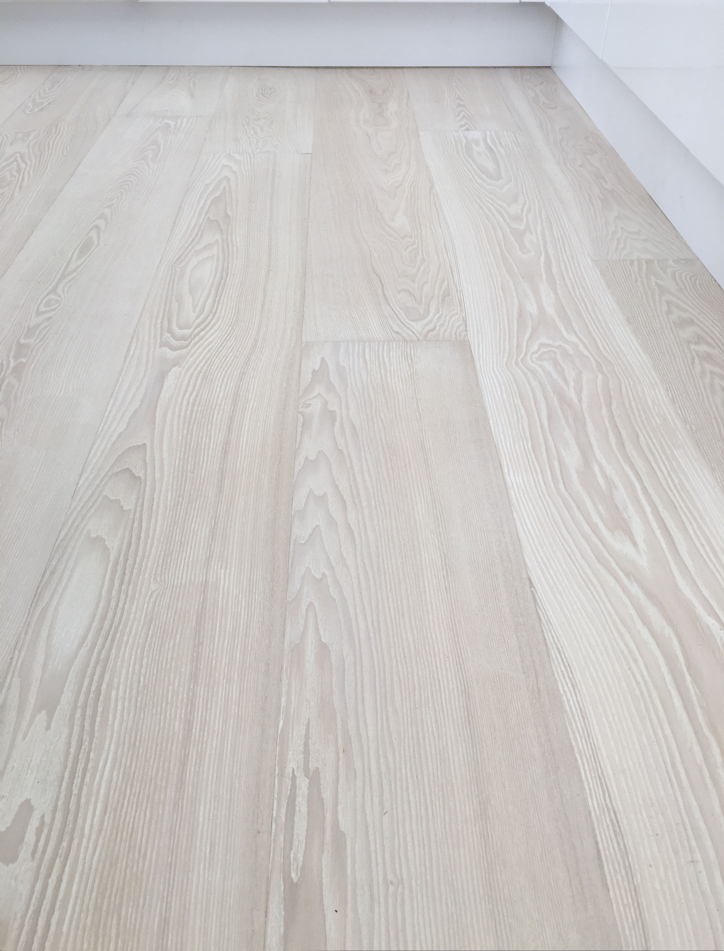 Ash-Ivory-White-Engineered-Hardwood-Flooring-Interior2