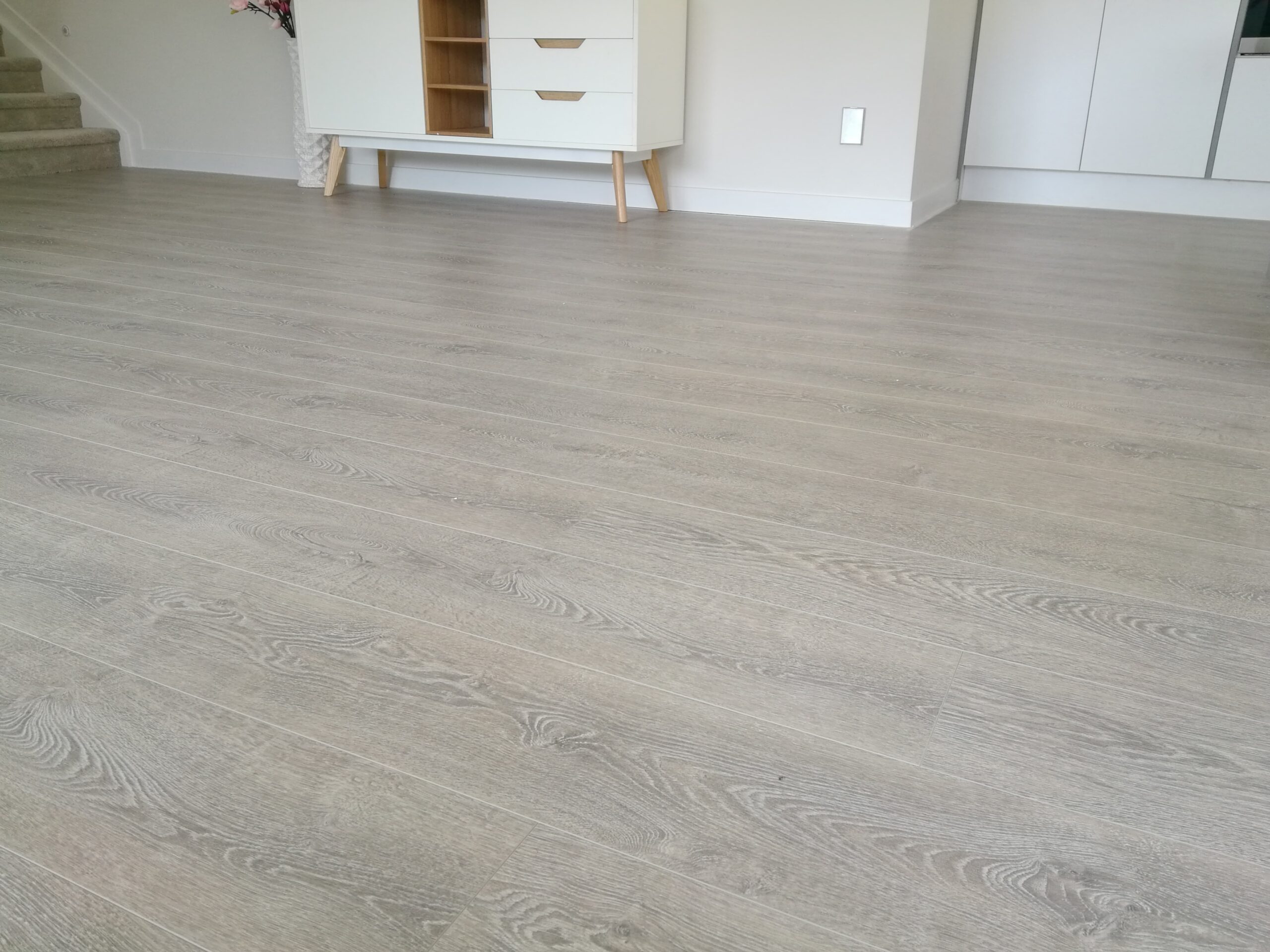 Concrete-Wood-Light-Grey-Laminate-Floorin