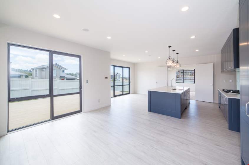 Elegant-Oak-Grey-Laminate-Flooring-Interior