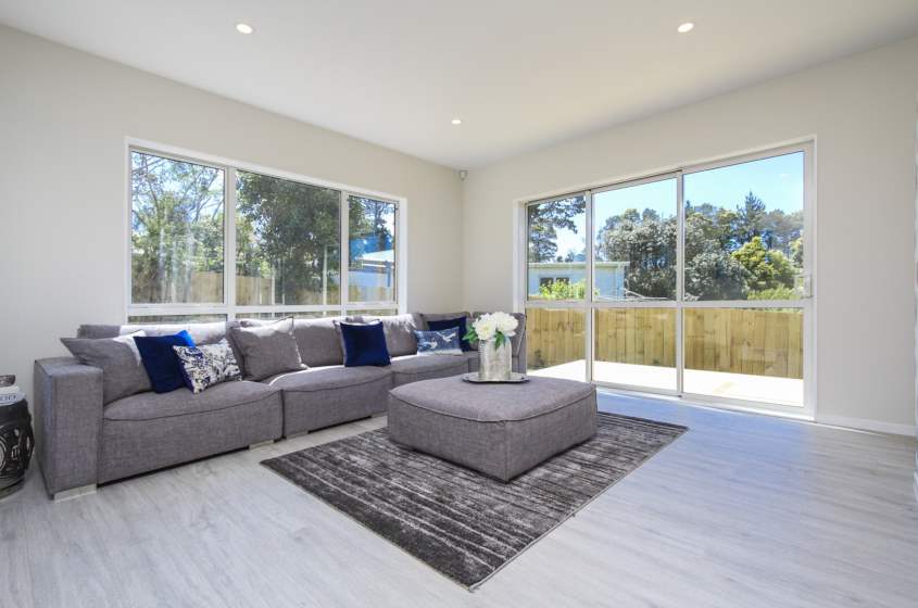 Elegant-Oak-Grey-Laminate-Flooring-Interior