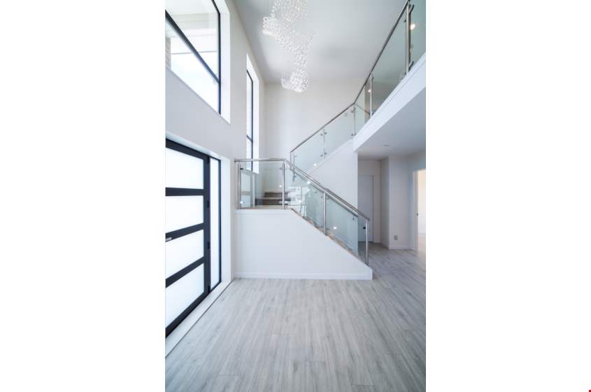 Elegant-Oak-Grey-Laminate-Flooring-Interior