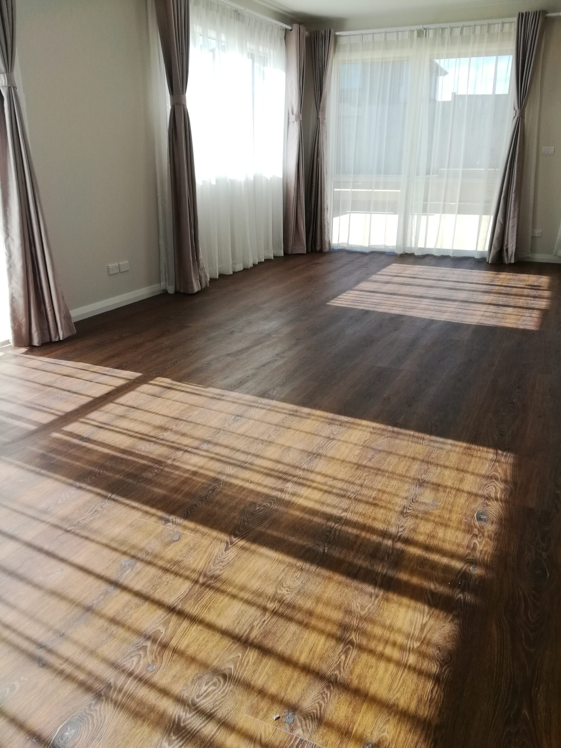 Smoked-Oak-Brown-Vinyl-WPC-Flooring-Plank