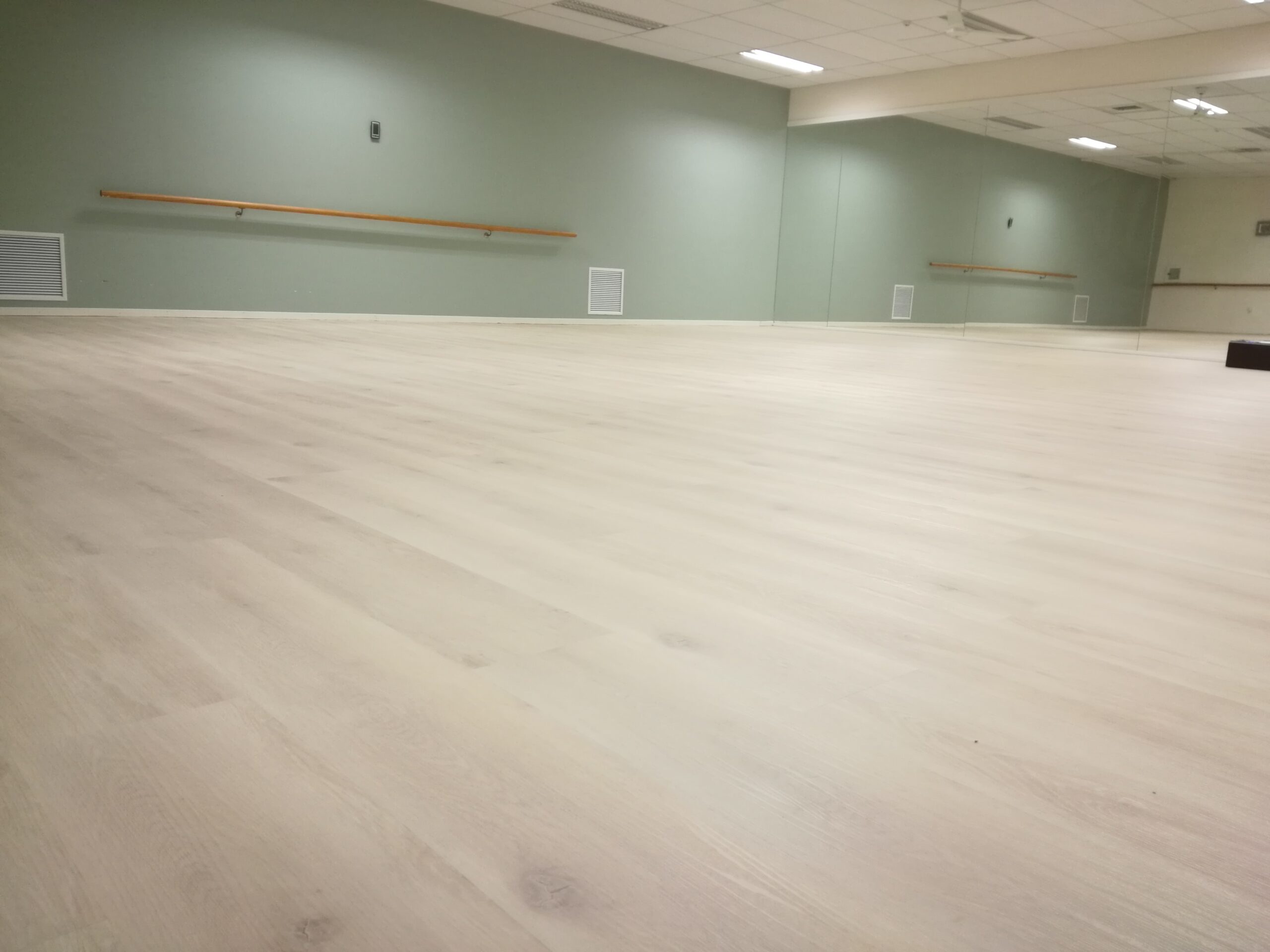 White-Washed-Oak-Vinyl-WPC-Flooring